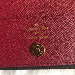 Gorgeous leather dupe wallet